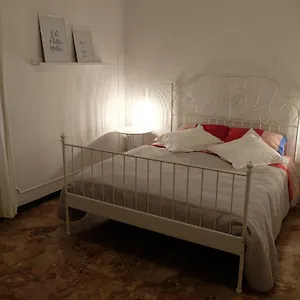 Spaziosa Matrimoniale Nel Centro Di Homestay Modena